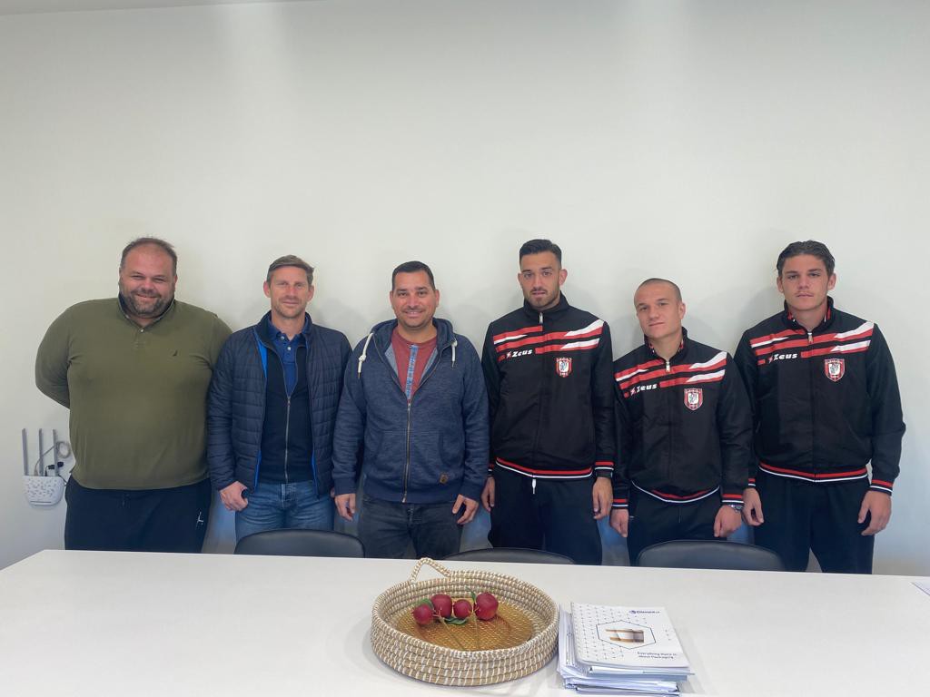 Αντιπροσωπεία των ποδοσφαιριστών μας επισκέφτηκε την εταιρεία τηλεπικοινωνιών "Ζεύξις" (pics)